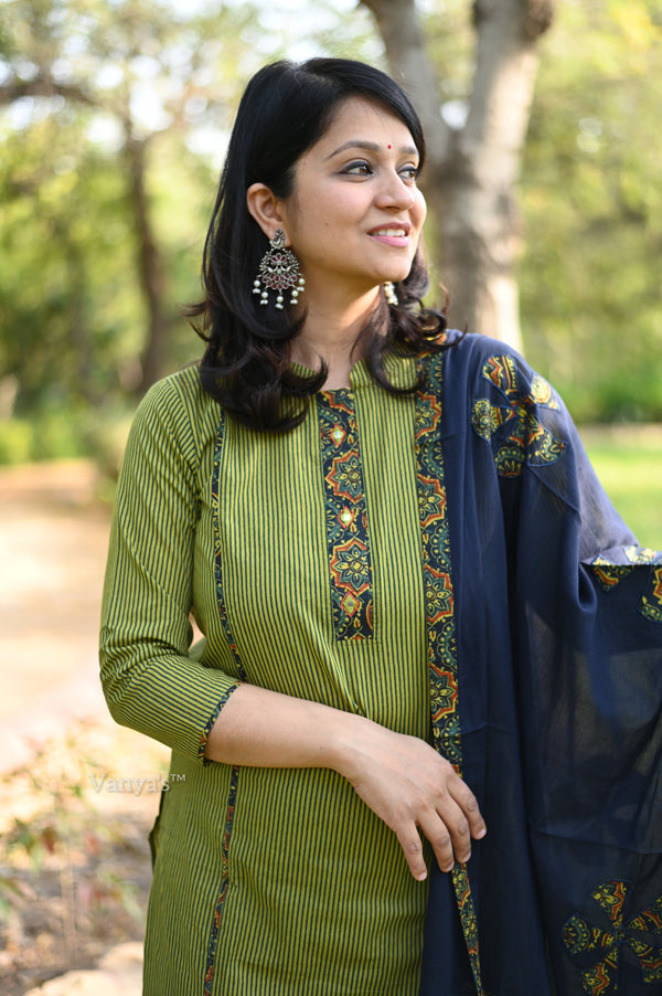Kavya Stripe Block Applique Suit Sets