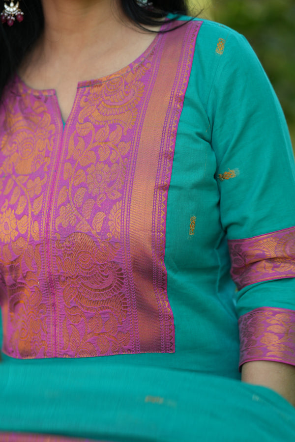 Kanchi Glow –Gulnaar Woven Elegance Set