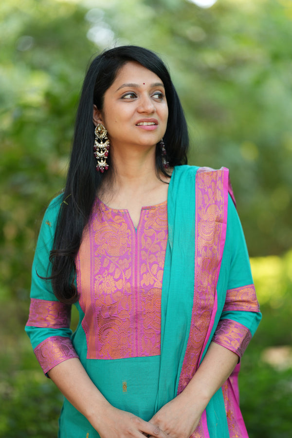 Kanchi Glow –Gulnaar Woven Elegance Set