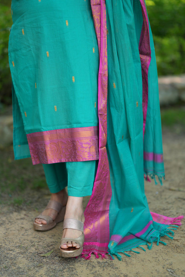Kanchi Glow –Gulnaar Woven Elegance Set