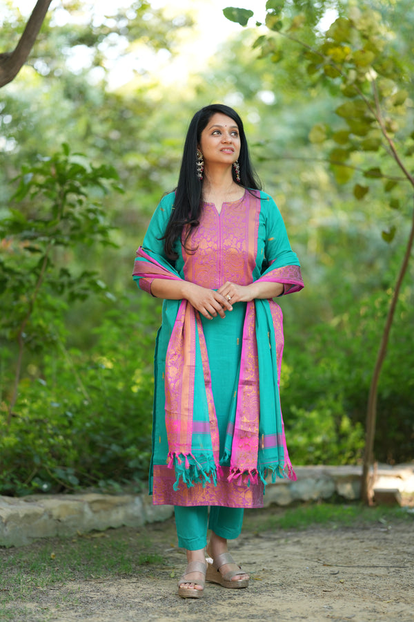 Kanchi Glow –Gulnaar Woven Elegance Set