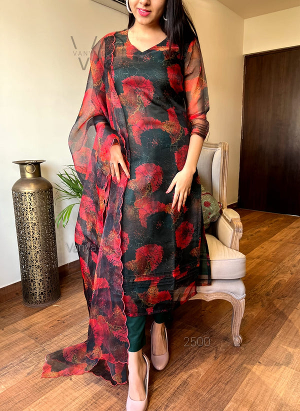 Midnight Bloom – Floral Fantasy Suit Set 🖤🌺