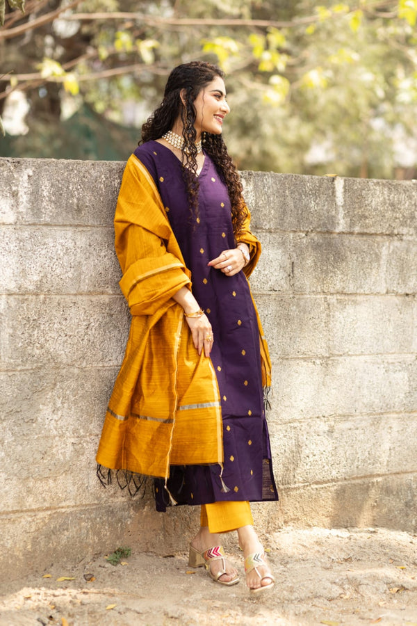 ✨Kashvi Premium Raw Banarasi Silk Zari Buti Suit Set-with mul lining