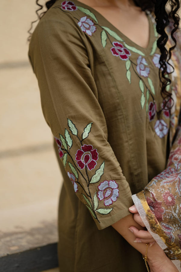 ✨Avanthika Olive Brown Cotton Embroidered Suit Set with Hand Block Doria Dupatta