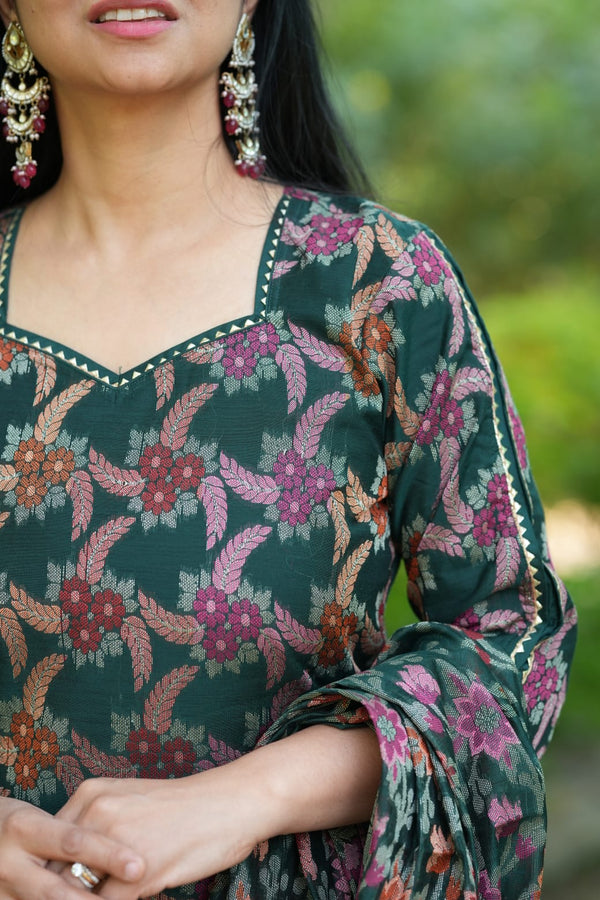 ✨Rajeshwari Premium Banarasi Weaving Suit Set with Dupatta-With mul lining