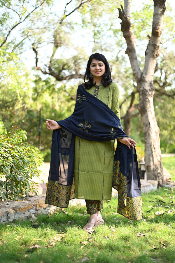 Kavya Stripe Block Applique Suit Sets