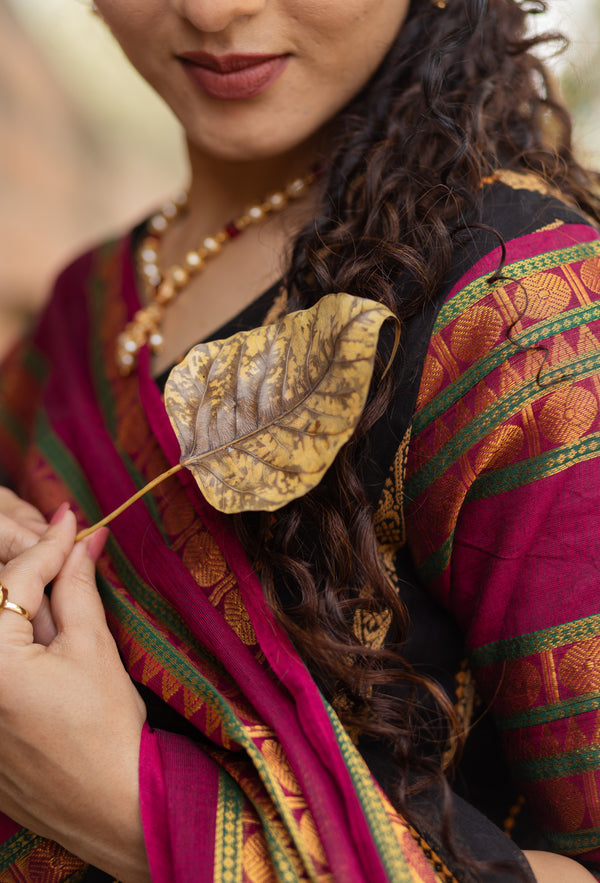 Veldhaari Pattu South Cotton – Midnight Gold Elegance